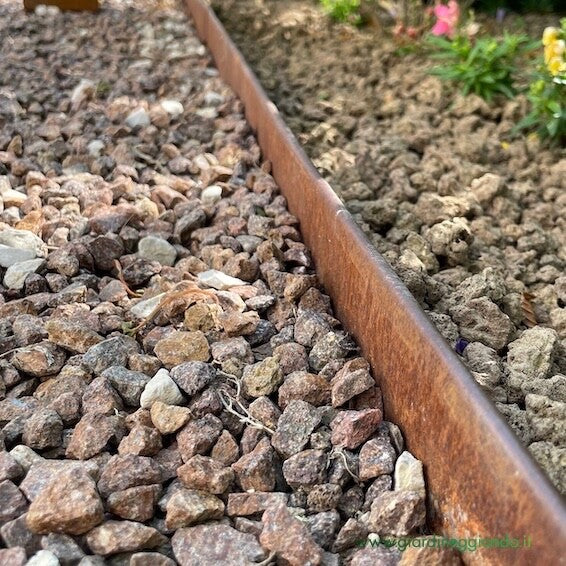 Bordure in corten: eleganza funzionale per il tuo giardino contemporaneo